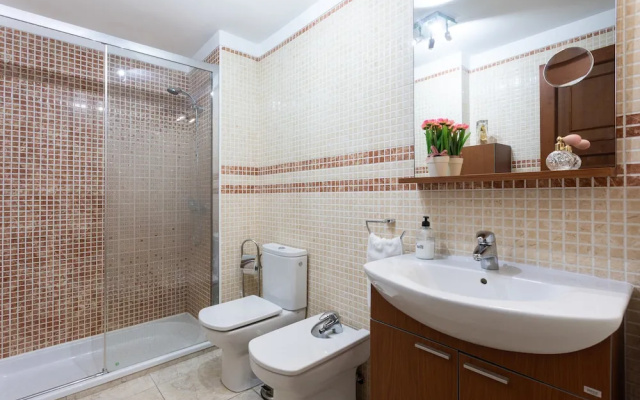 HomeLike Spacious Classic Design