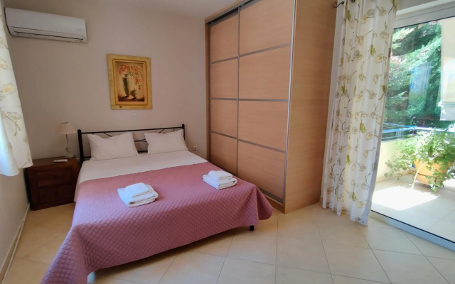 Quiet luxury apartment near city center and port