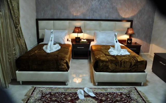 Al Bustan Crown Hotel 2