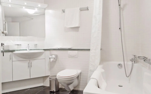 Suite Modern 33610