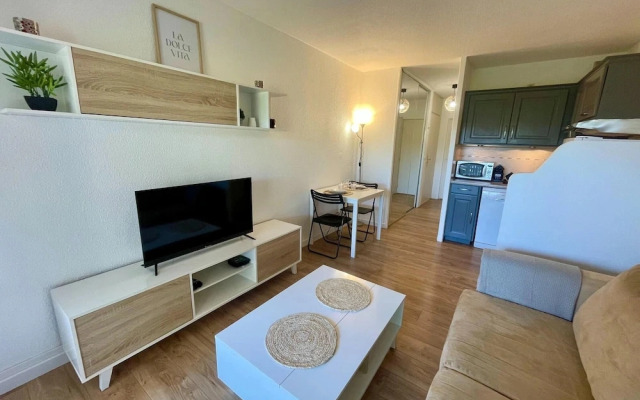 Apartment With Garden and Pool Access