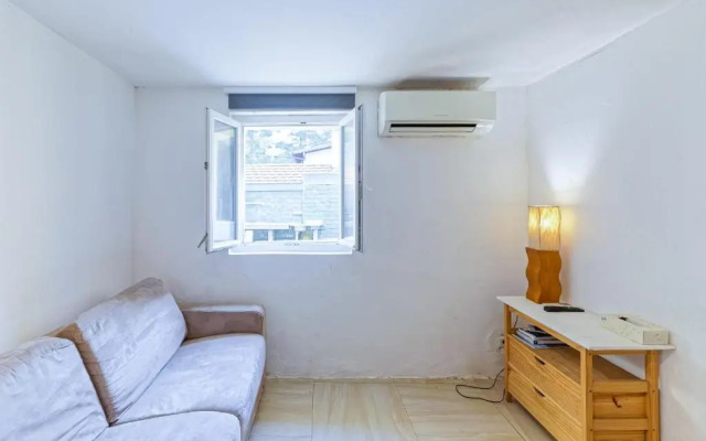 Le Doolie's Biarritz - Palawan Studio - Aircond - Garden Lounge