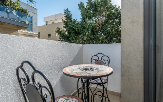 Ben Gurion Area - Modern 2 BDR with balcony