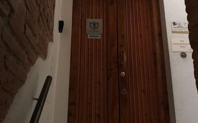 Отель International Student House Florence вид на фасад