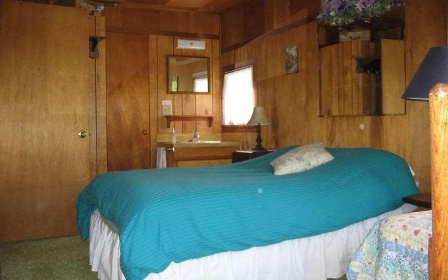 McKenzie River Inn B&B and Cabins