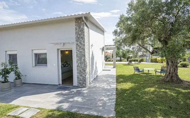 Topos Maisonette Left by Rentalspro