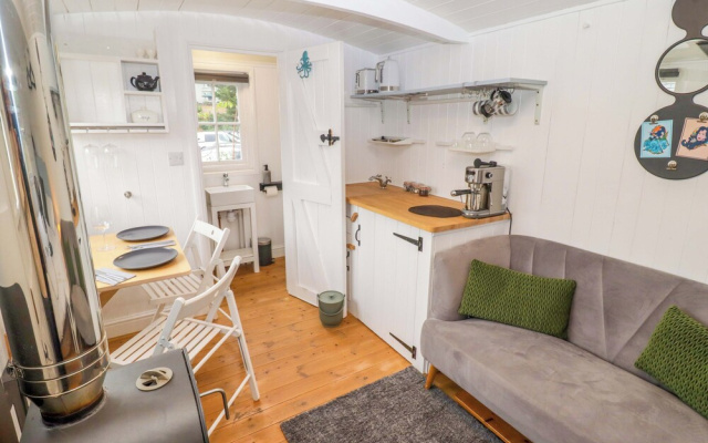 Kings Cwtch Shepherd's Hut
