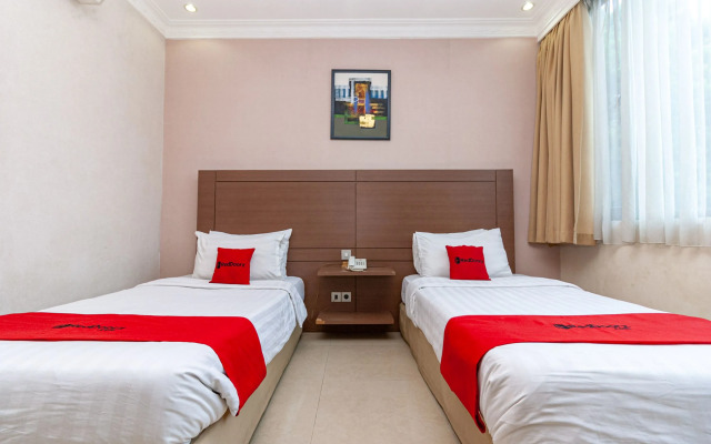 RedDoorz Premium @ Hotel Ratu Residence