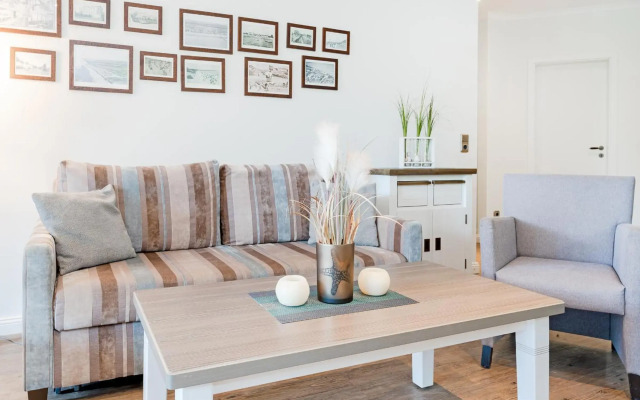 Ferienwohnung Deichblick mit Terrasse m Kaiserhof 1