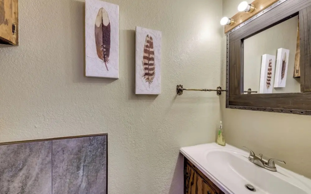 Ruidoso Home w/ Patio, Walk to Restaurants!
