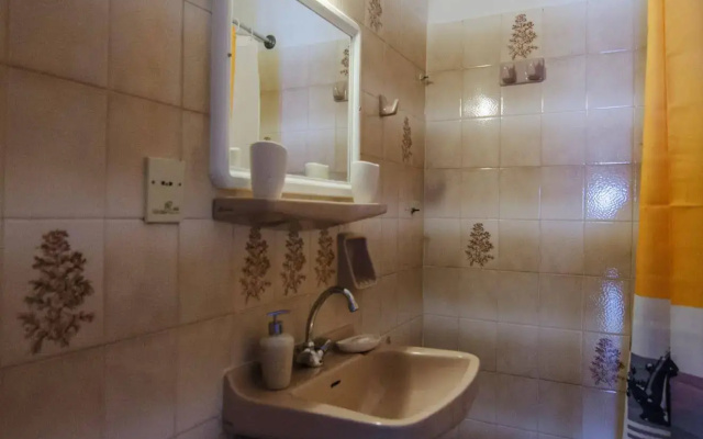 George & Irene Hotel