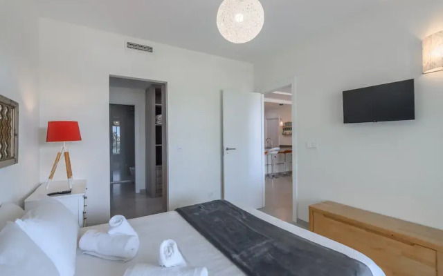 Flat Near Haraganes Beach