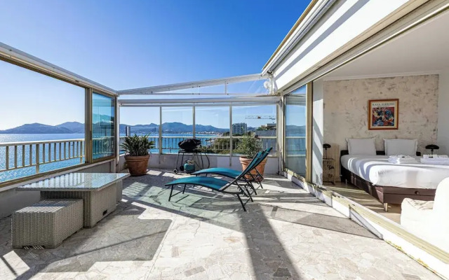 Bright Apartment With Terrace and Sea View