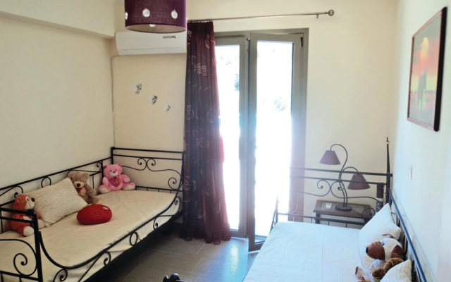 Nice Home in Xyropigado With 4 Bedrooms, Wifi and Outdoor Swimming Pool