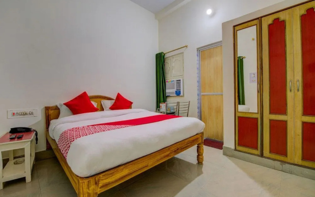 OYO 13490 Hotel Aniket