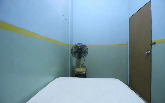 SPOT ON 92569 Anto Homestay SyariahNearPelabuhan Feri Harbor Bay