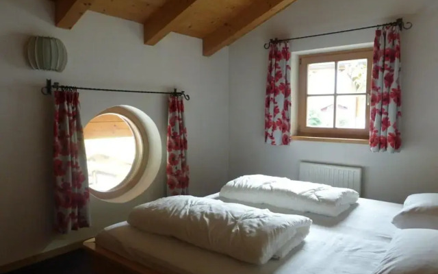 Quiet Chalet With Sauna in Konigsleiten