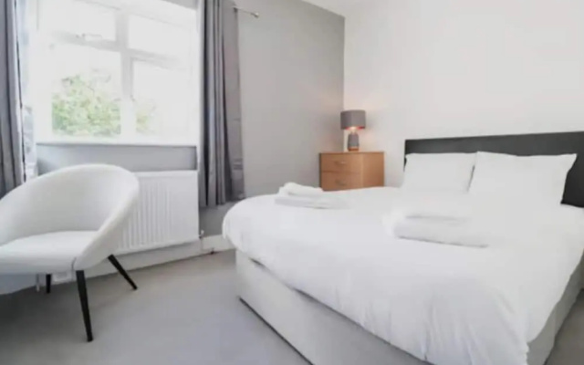 Stunning 6-bed House in London