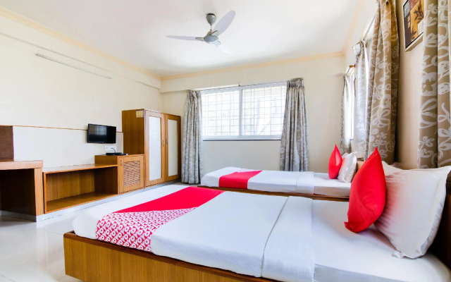 OYO Flagship 8252 Aayush Corporate Stays