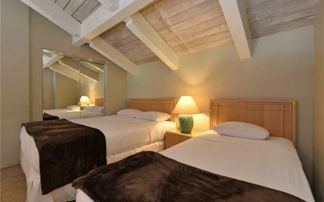 Papakea #c403 3 Bedroom Condo by RedAwning