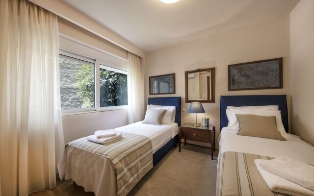 Отель Two Bedroom apt 2' to Acropolis museum by VillaRentalsgr Афины