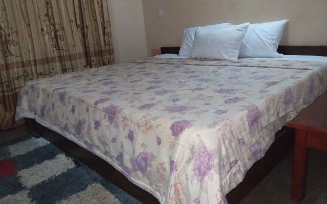 First Laurel Hotel & Suites