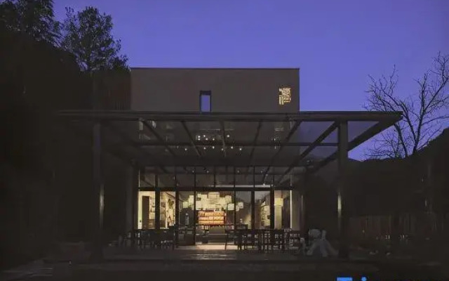 Qianlu Xiangju Hostel