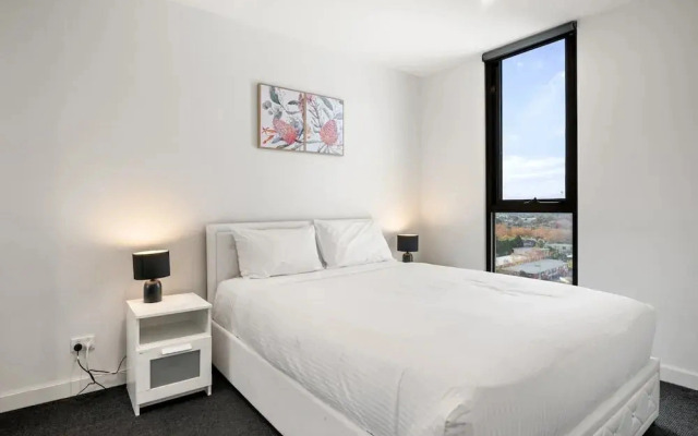 Bright 1-bed Apartment Near Beach and Cafes