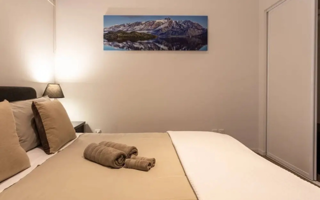 Queenstown's Best Downtown Location - Great Views