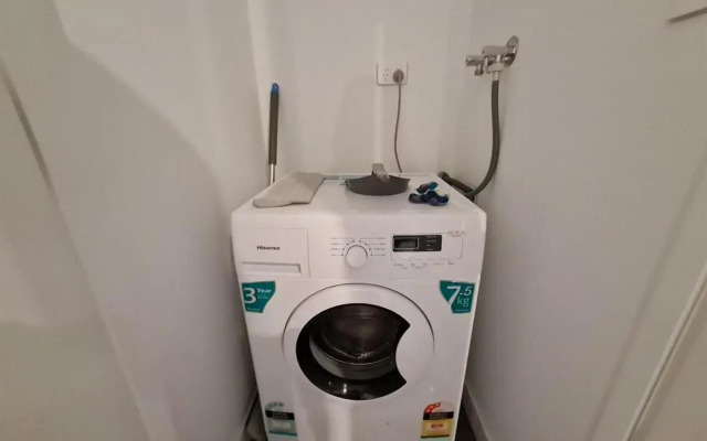 FS108c Exquisite and warm 1BR nest in Footscray Pool Gym