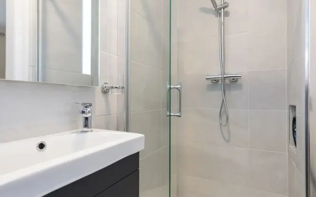 2br-sleeps4-parking-nearcork-6mintoairport
