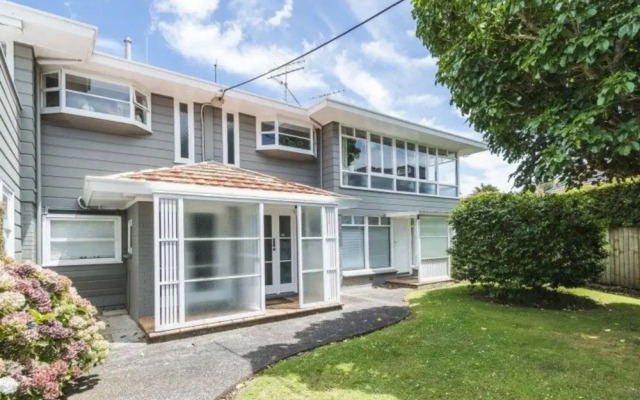 Lovely 2 Bedroom Apartment in Quiet Parnell