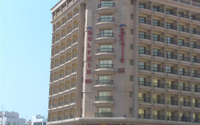 Отель Dolphin Hotel Apartments ОАЭ, Дубай - отзывы, цены и фото номеров - забронировать отель Dolphin Hotel Apartments онлайн вид на фасад