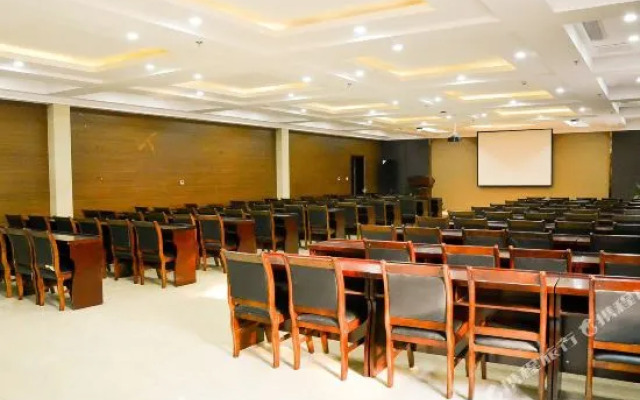 Tang Dynasty Business Hotel (Cangzhou Central Hospital No.2 Middle School Branch)
