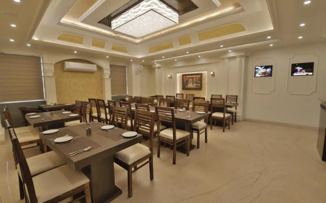 Hotel Grand Safari