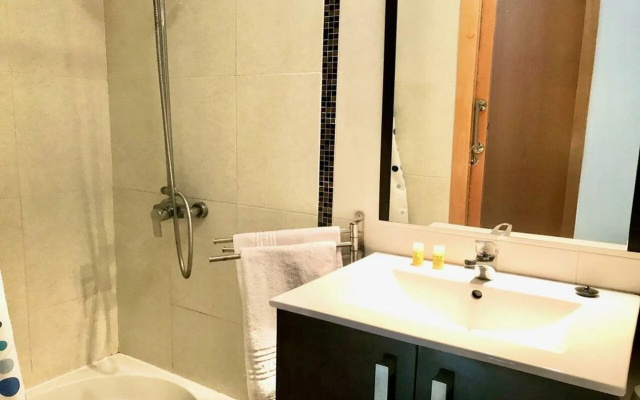 Recently Refurbished Center Apartment