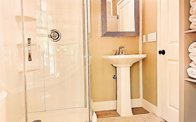 8 Son's Geronimo - Birdhouse Cabin