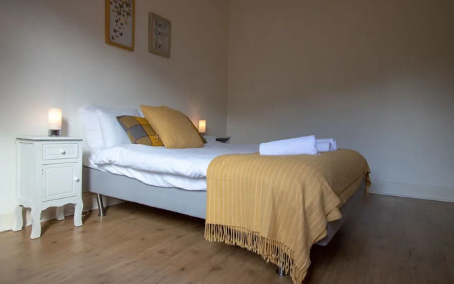 1 Bedroom Flat In Broughton