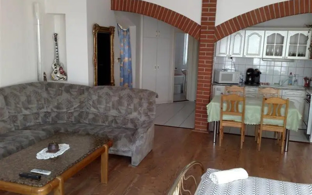 Marci Villa
