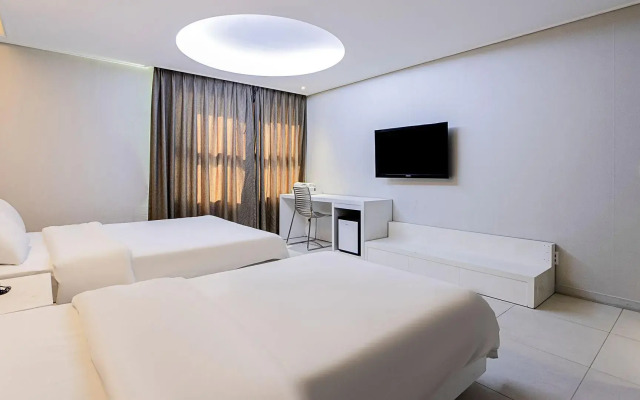 Ruby Tourist Hotel Wolmido