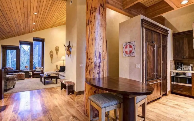 Aspen Hollow #2 5 Bedroom Condo