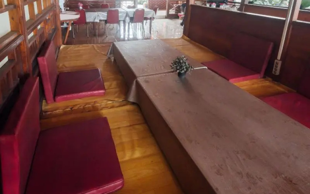 OYO 1300 Crecia Guest House