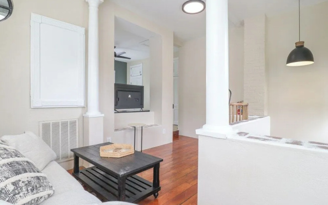 Aerie Loft: Cozy 1-bedroom Retreat in Biloxi, Perfect for Couples!