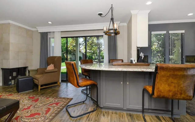 40% OFF Spectacular 1BD Suite inside Silverado