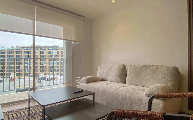 w Stylish 2BR w Balcony View in Miraflores