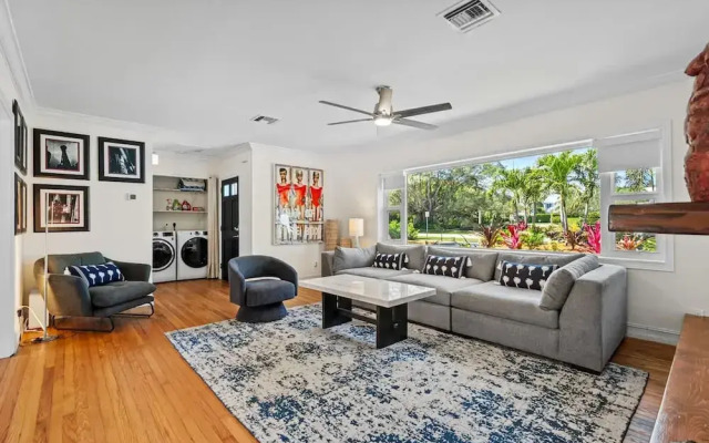 Pool Spacious Backyard Delray Beach Home