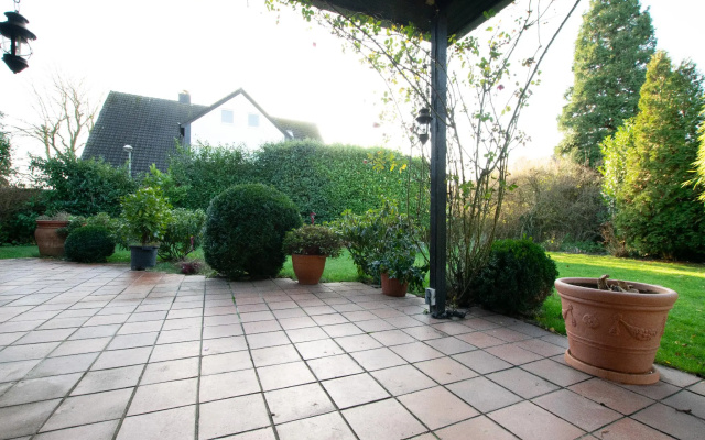 Tolstov-Hotels Beautiful 6 Room Villa with Garden