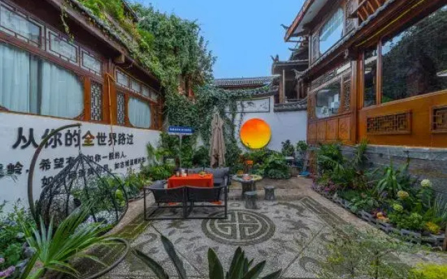 Huayueye·Chinese Classical Tibetan Villa Zizai Courtyard Homestay (Lijiang Ancient City)