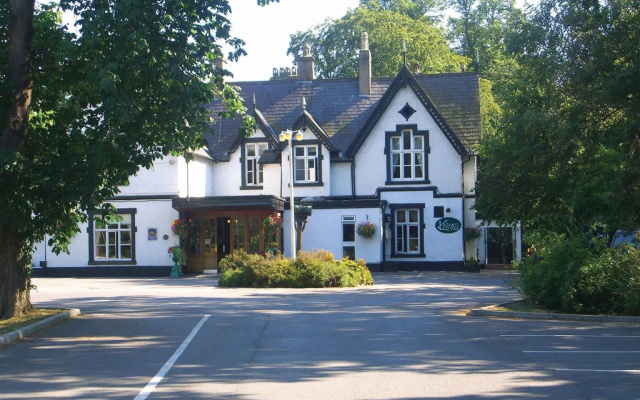 Cross Lanes Hotel