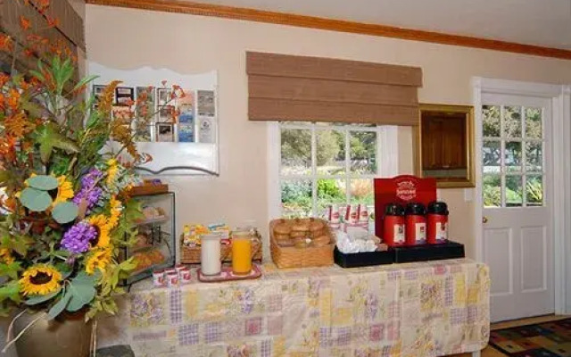 Deer Haven Inn & Suites